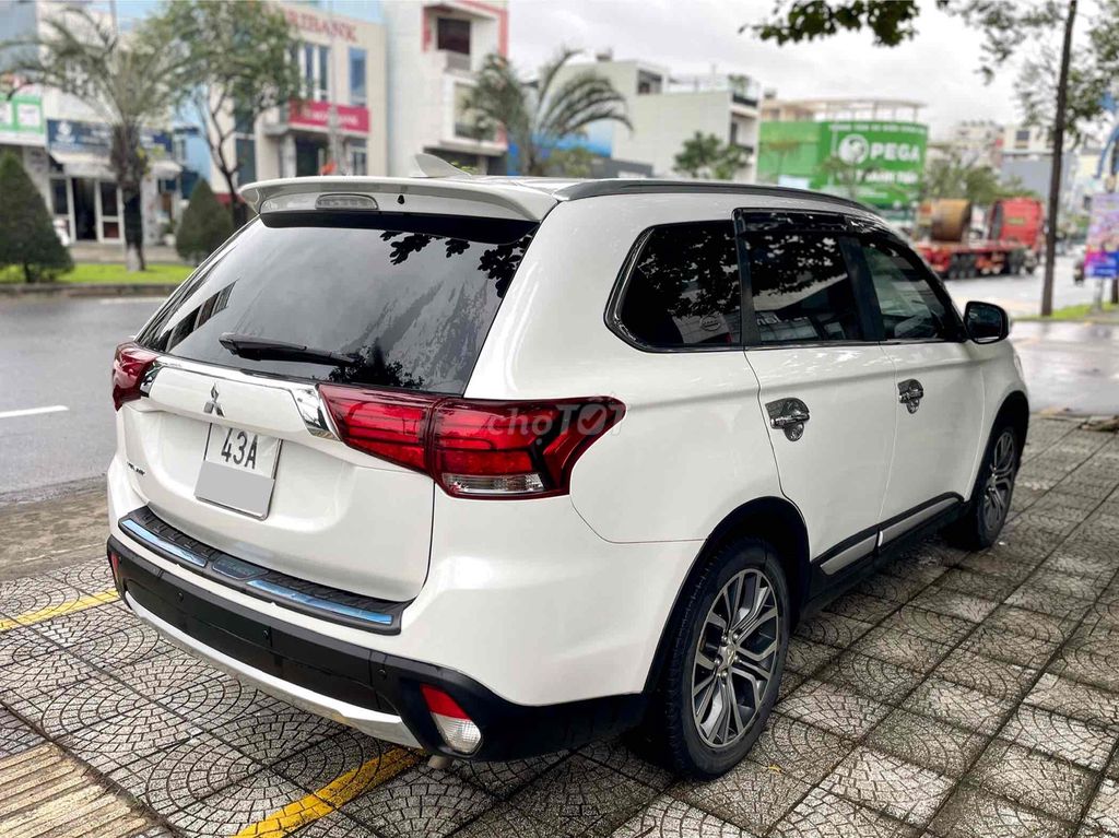 Mitsubishi Outlander 2.0 Premium Trắng zin nguyên. Mua bán Ô tô tại Quận Cẩm Lệ Đà Nẵng được đăng bởi Alex Bui hình 6