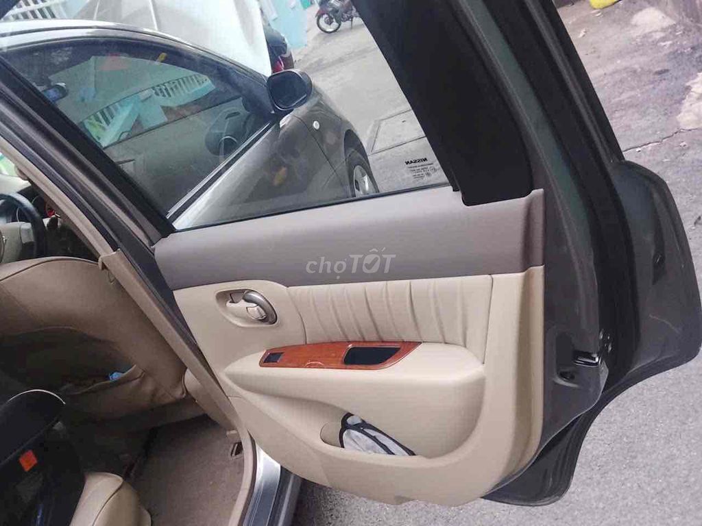 Nissan Grand Livina Xám, 5 мест