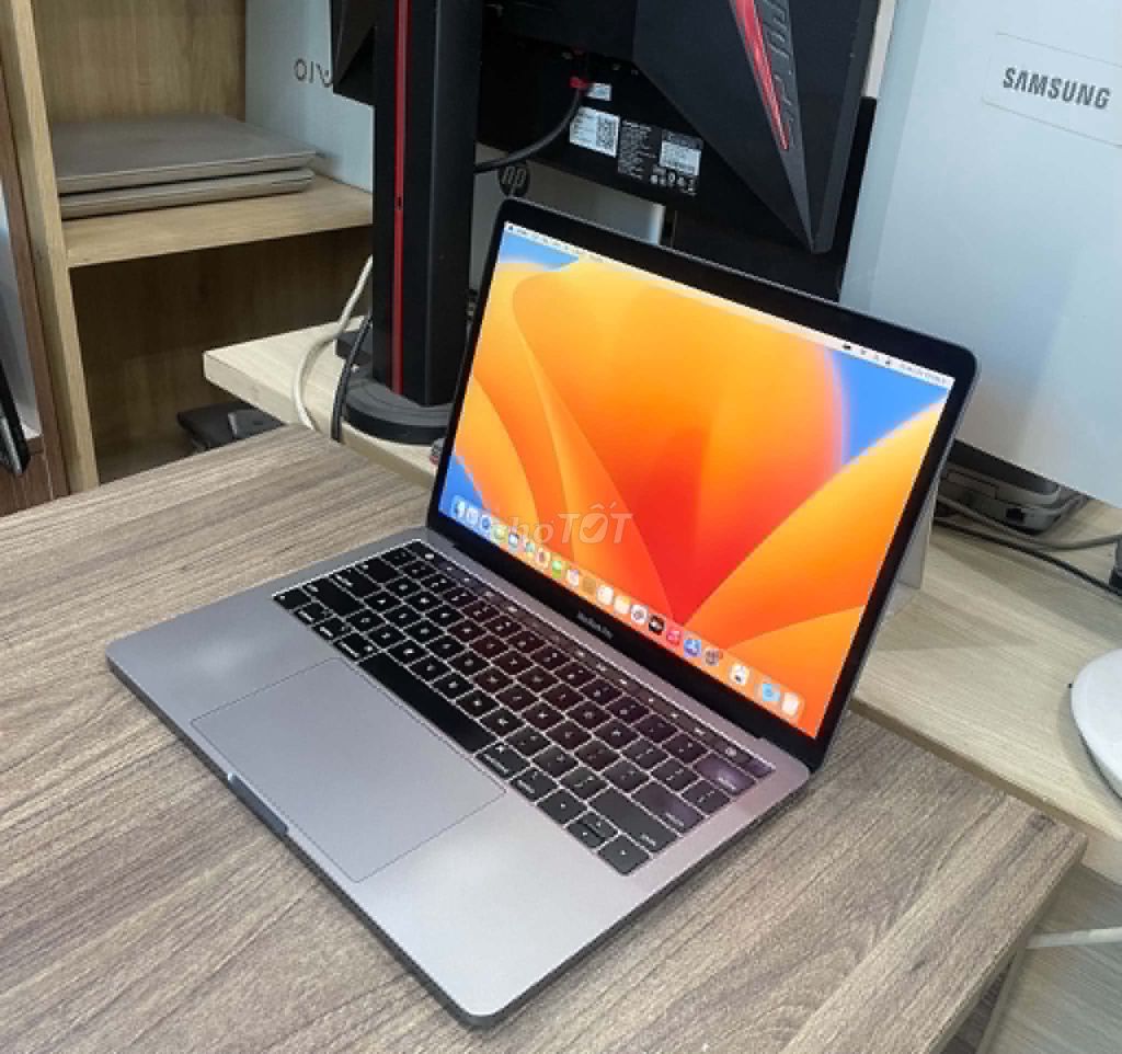 Apple Macbook Pro 2018 Touchbar  i5 8GB 256GB. Mua bán Laptop tại Quận Bình Tân Tp Hồ Chí Minh được đăng bởi Rotech Store hình 1