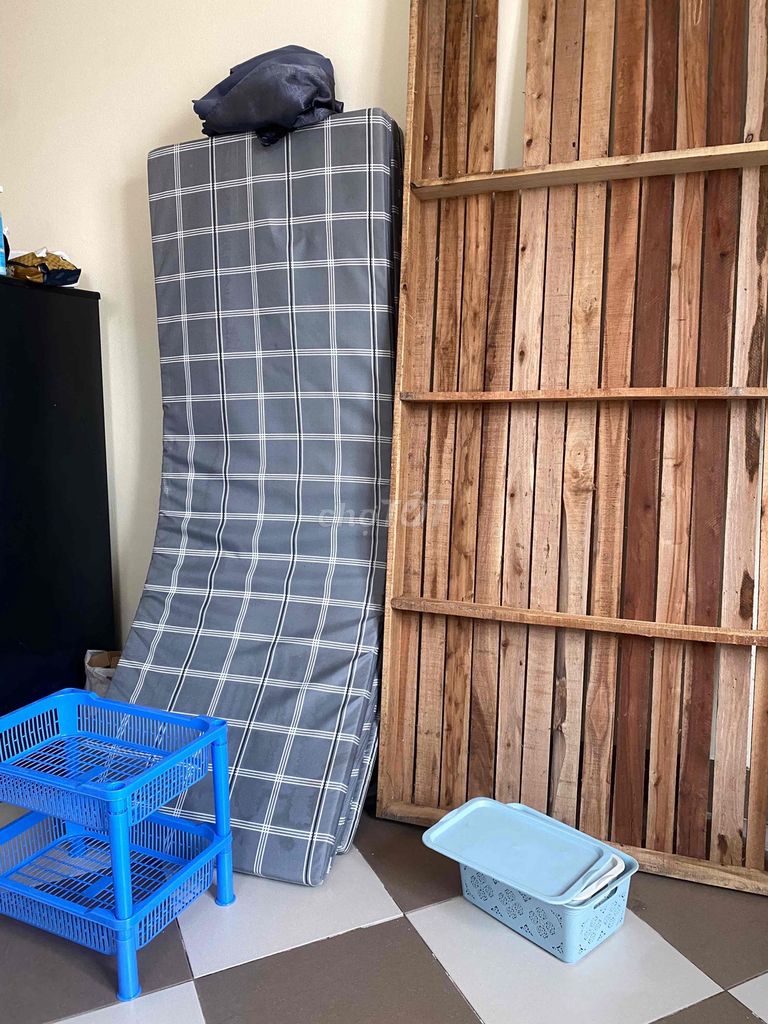 Pallet gỗ 1m8x2m 2 tấm. Mua bán Giường, chăn ga gối nệm tại Quận Cầu Giấy Hà Nội được đăng bởi Công Quang Hoàng hình 1