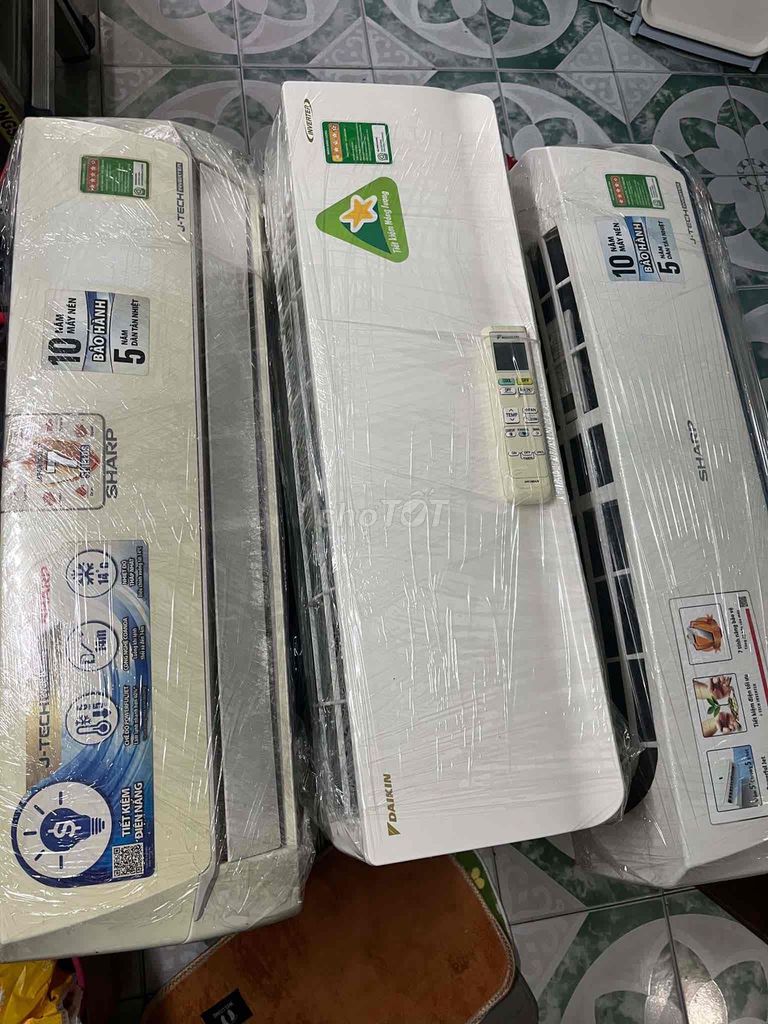 Thanhlý 3 bộ máy lạnh 1HP: 2 bộ Sharp, 1 bộ Daikin. Mua bán Máy lạnh, điều hoà tại Quận Tân Phú Tp Hồ Chí Minh được đăng bởi  Trinh hình 1