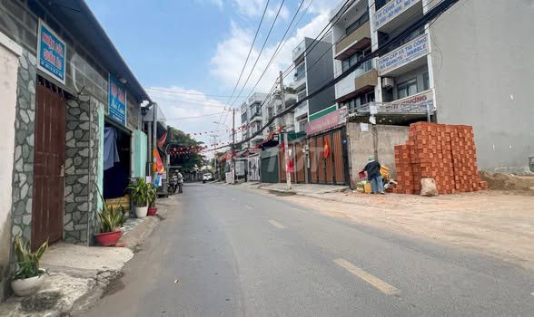 GIẢM TIẾP 1TỶ  MT ĐƯỜNG 11 TRƯỜNG THỌ (9x27) 239M2 NỞ HẬU GIÁ 14,5TỶ