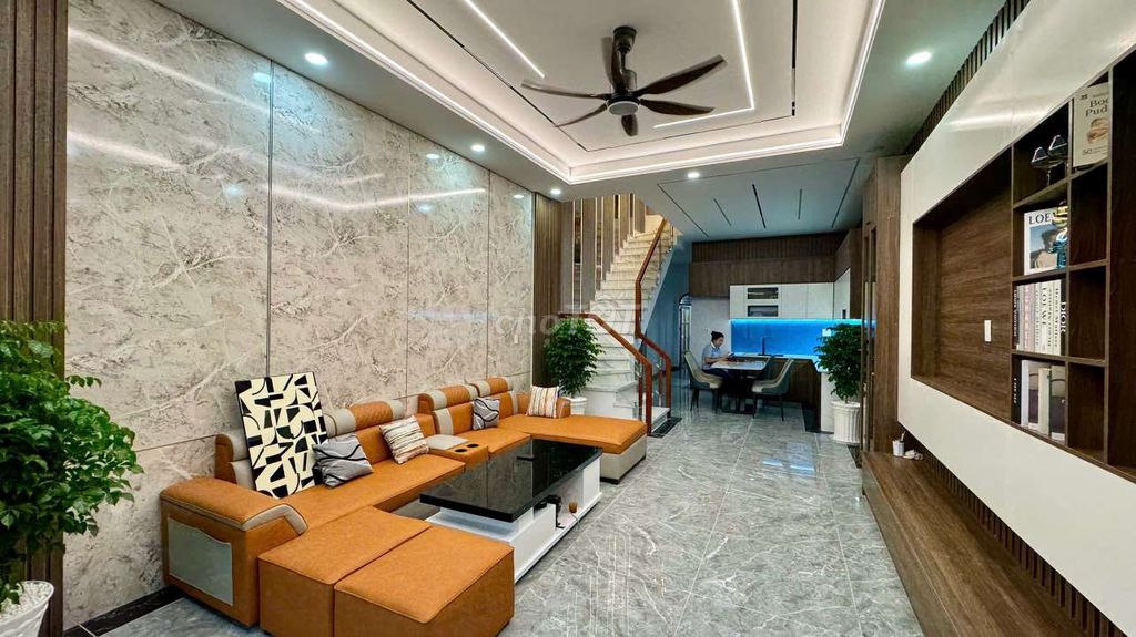 NHÀ 3 TẦNG 161M2 SAU LƯNG CHỢ TRUNG THÀNH TẶNG FULL NỘI THẤT. Mua bán nhà ở tại Huyện Cần Đước Long An được đăng bởi Vũ Thiên hình 1
