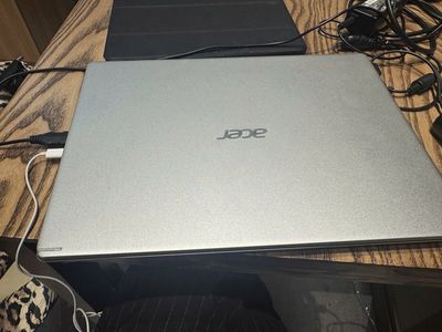 Bán nhanh lap đang dùng Aspire A514-53 móp tý đầu