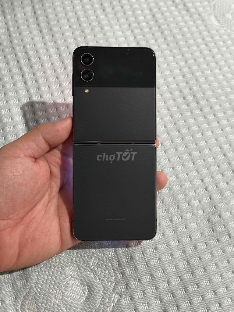 Samsung Galaxy Z Flip4. Mua bán Điện thoại tại Quận Đống Đa Hà Nội được đăng bởi Dat hình 1