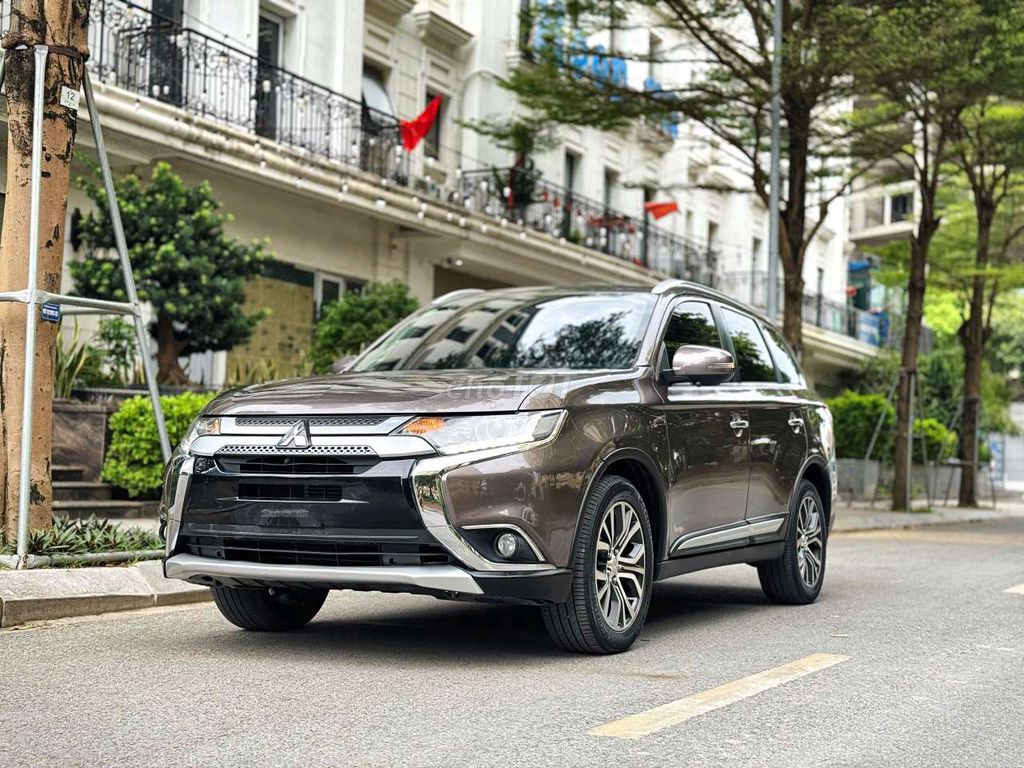 Mitsubishi Outlander CVT 2018, 7 мест, пробег 90 тыс. км