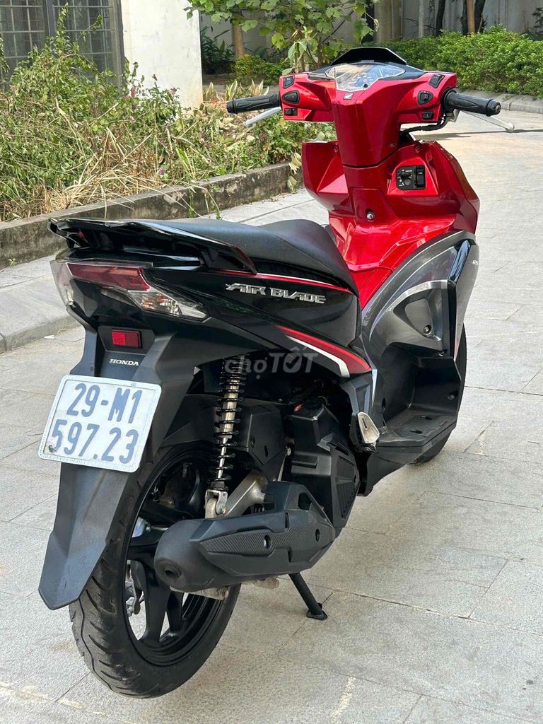 Honda Air Blade 2017 Đỏ đen. Mua bán Xe máy tại Quận Nam Từ Liêm Hà Nội được đăng bởi Xe Máy Đức Dũng hình 4