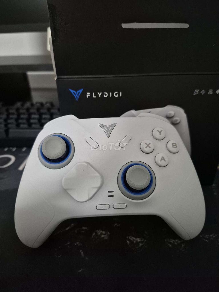 Tay cầm Flydigi DireWolf 4 Trắng. Mua bán Thiết bị chơi game tại Quận Cẩm Lệ Đà Nẵng được đăng bởi Toàn Văn hình 1