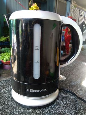Bình đun nước siêu tốc Electrolux EEK-3100 1.5 Lít