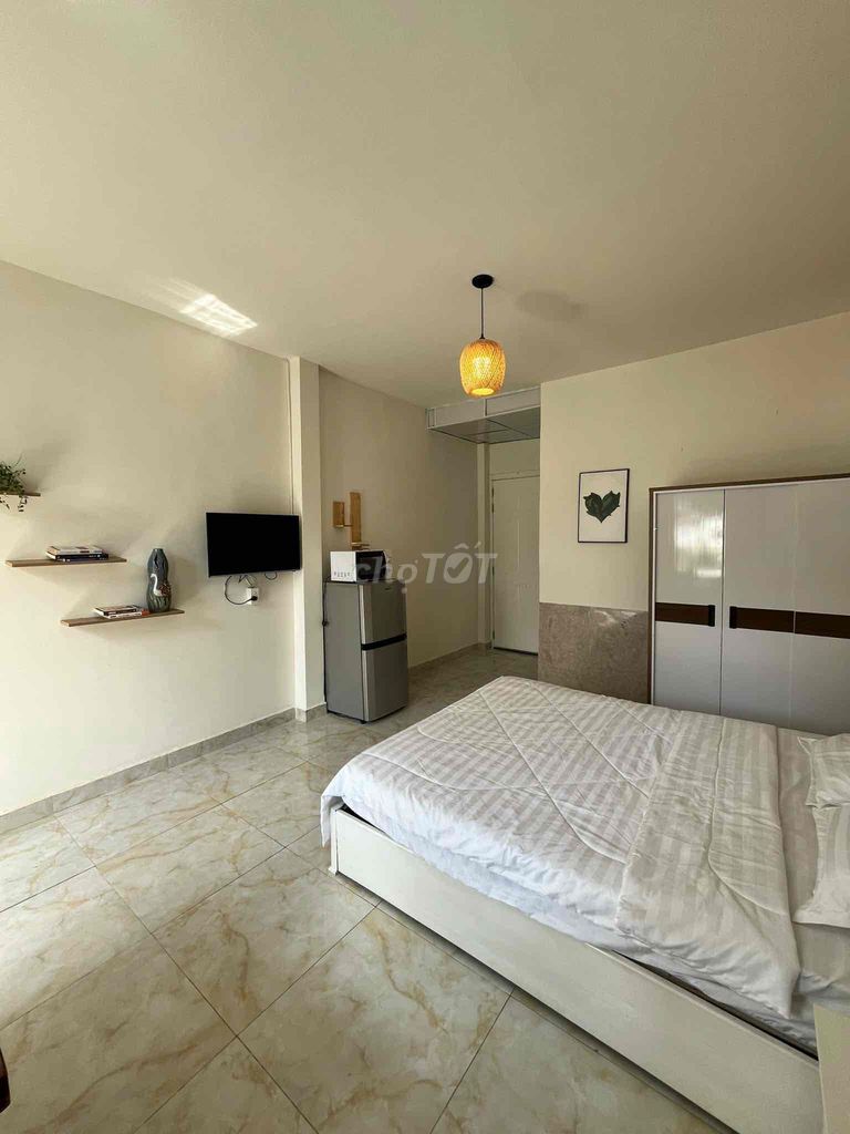 Căn hộ studio 35m2 balcony full nội thất ngay phố đi bộ Bùi viện