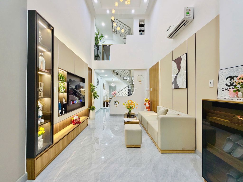 NHÀ ĐẸP 3 TẦNG - GẦN CV LÀNG HOA - HXH THÔNG CHỈ 6.xx