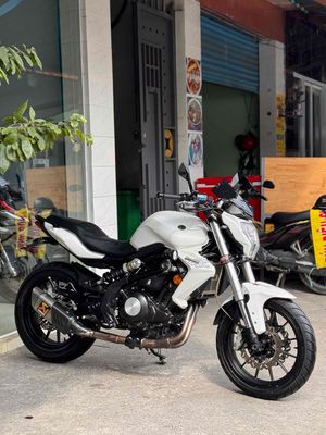 Benelli BN302 Trắng 35000 km. Mua bán Xe máy tại Quận Bình Tân Tp Hồ Chí Minh được đăng bởi Việt Motor Bình Tân