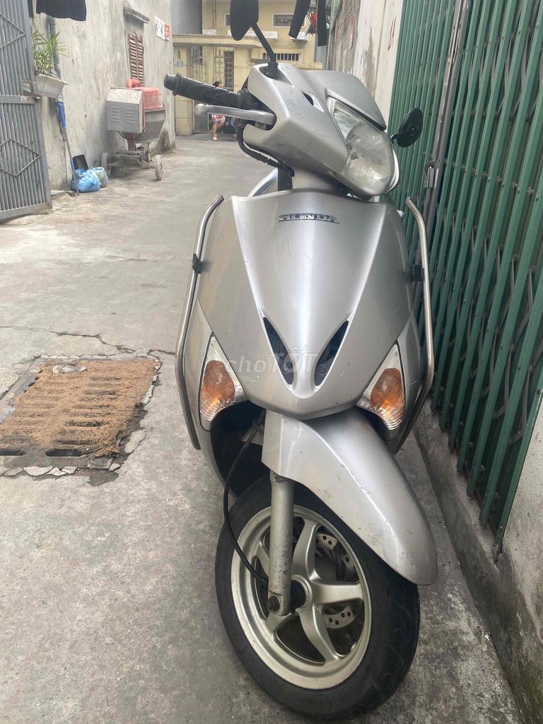 Скутер Honda Lead, серебристый