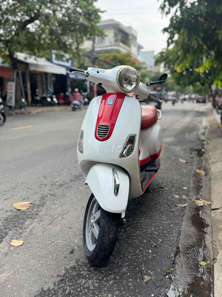 Скутер Piaggio Vespa 3Vie Белый, Красный