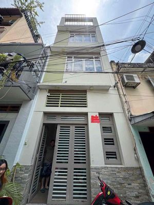 Аренда · 4 комн. · 60 м² · Quận 1, ул. Đường Hai Bà Trưng