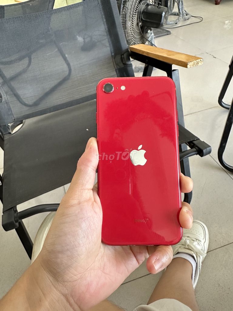 iPhone SE 64GB Đỏ Quốc tế. Mua bán Điện thoại tại Quận Hà Đông Hà Nội được đăng bởi Nguyễn linh hình 1