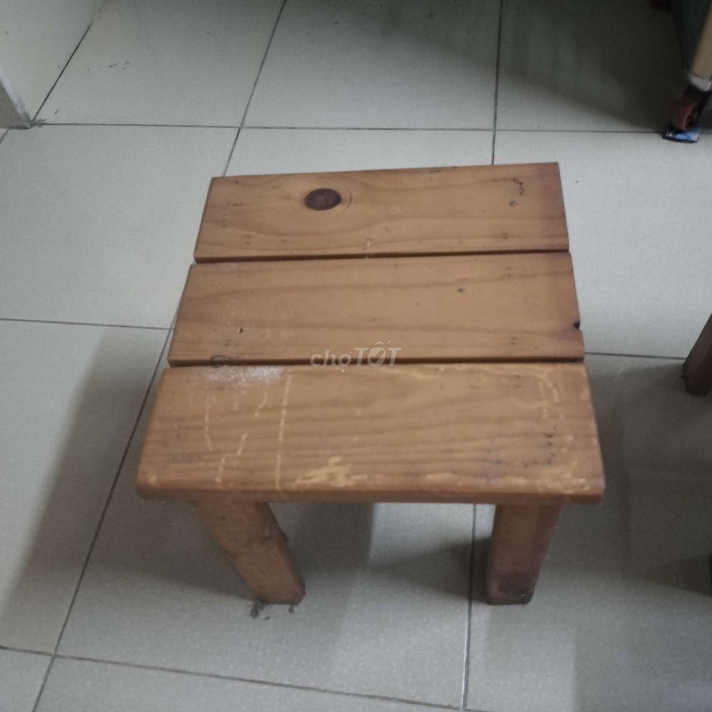Ghế đẩu gỗ nâu gỗ. Mua bán Bàn ghế tại Quận Bình Thuỷ Cần Thơ được đăng bởi Gió hình 1