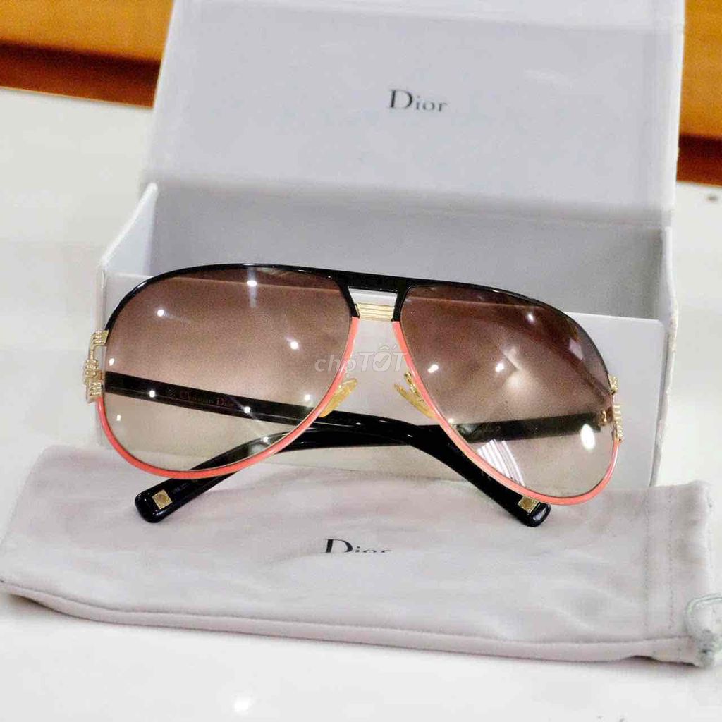🤓 Kính mát Dior chính hãng. Size nam _ đẹp như mới. Mua bán Phụ kiện thời trang khác tại Thành phố Thuận An Bình Dương được đăng bởi Xuân Phương hình 1