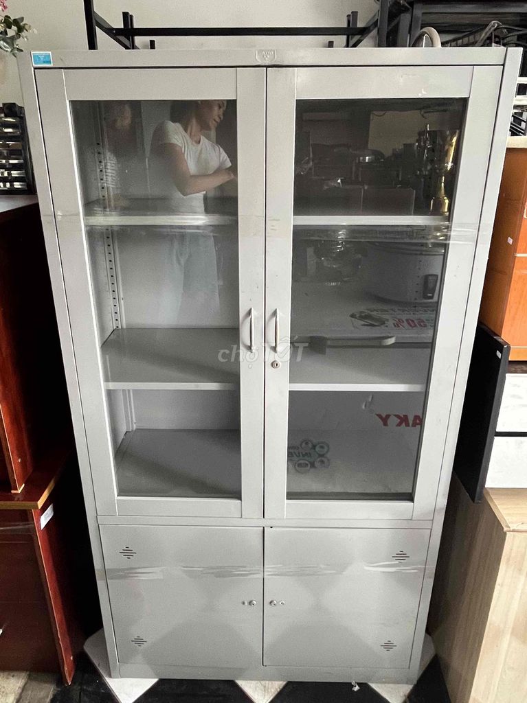 Tủ hồ sơ Kim loại Kính Xám Văn phòng. Mua bán Đồ dùng văn phòng tại Huyện Hóc Môn Tp Hồ Chí Minh được đăng bởi Đồ Cũ Việt Trinh hình 1