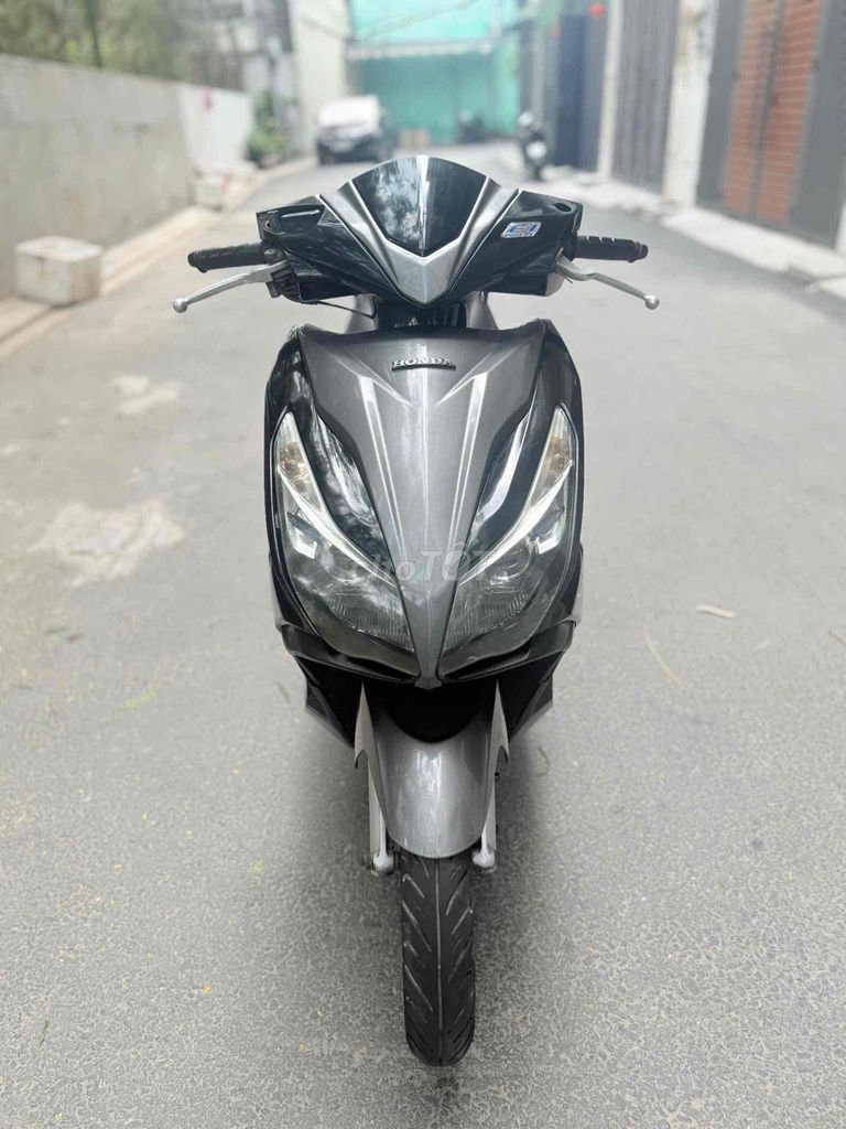 Воздушный клинок Honda объемом 125 куб. см в 2013 году. ПОМОЩЬ