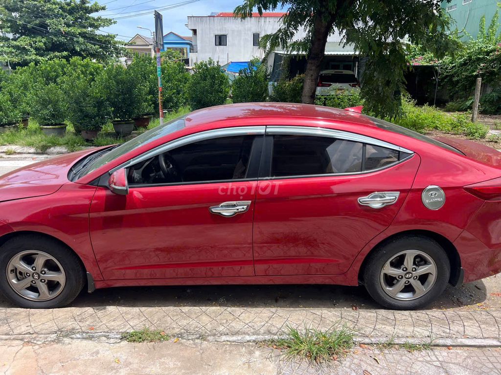 Cần bán e xe gia đình hyndai elantra gps 2017. Mua bán Ô tô tại Thành phố Hội An Quảng Nam được đăng bởi Dat Mai hình 1