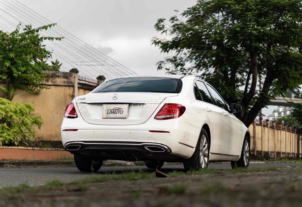 Mercedes E200 Model 2017 - Trắng Nâu - Chất xe zin. Mua bán Ô tô tại Quận 7 Tp Hồ Chí Minh được đăng bởi Thật Nguyễn LongAnh Auto hình 3