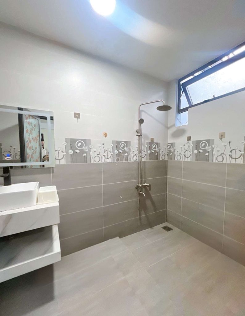 Коммерческий дом 100м2 на Го Схоай, 5х20х4 этажа, ж/б каркас, аллея для авто