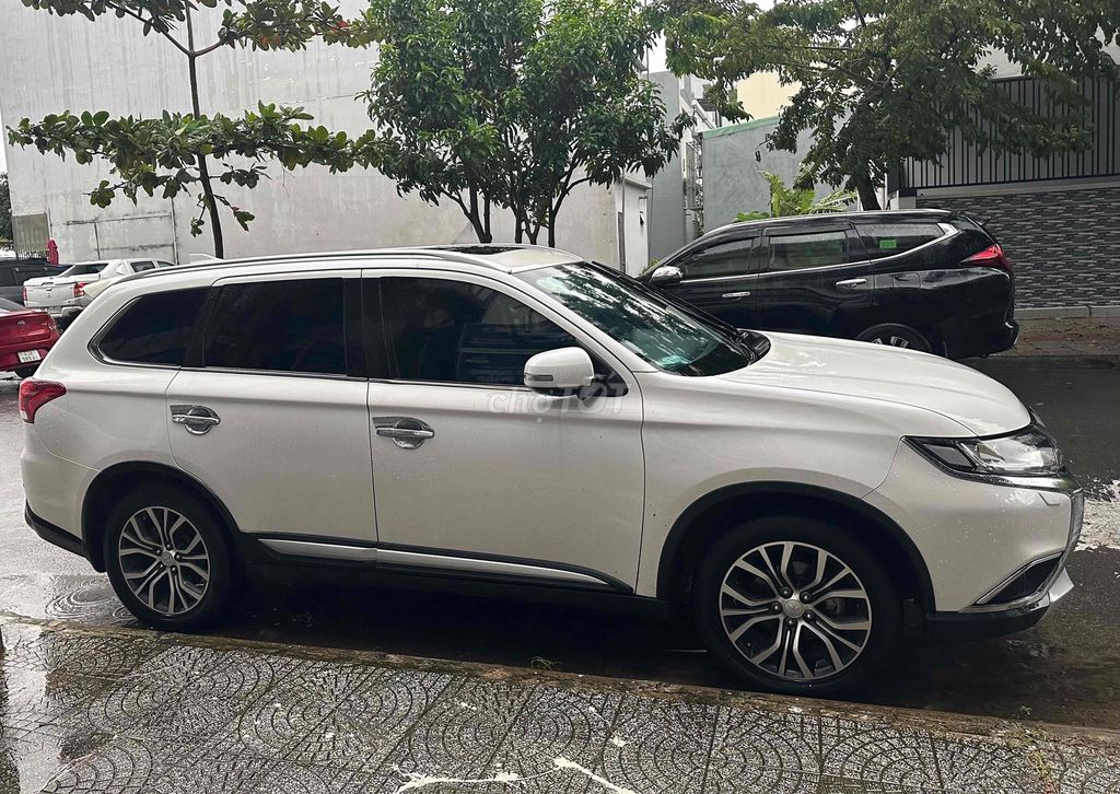 Mitsubishi Outlander 2019 2.0 CVT Premium - 86000. Mua bán Ô tô tại Quận Cẩm Lệ Đà Nẵng được đăng bởi Vi Oanh hình 5