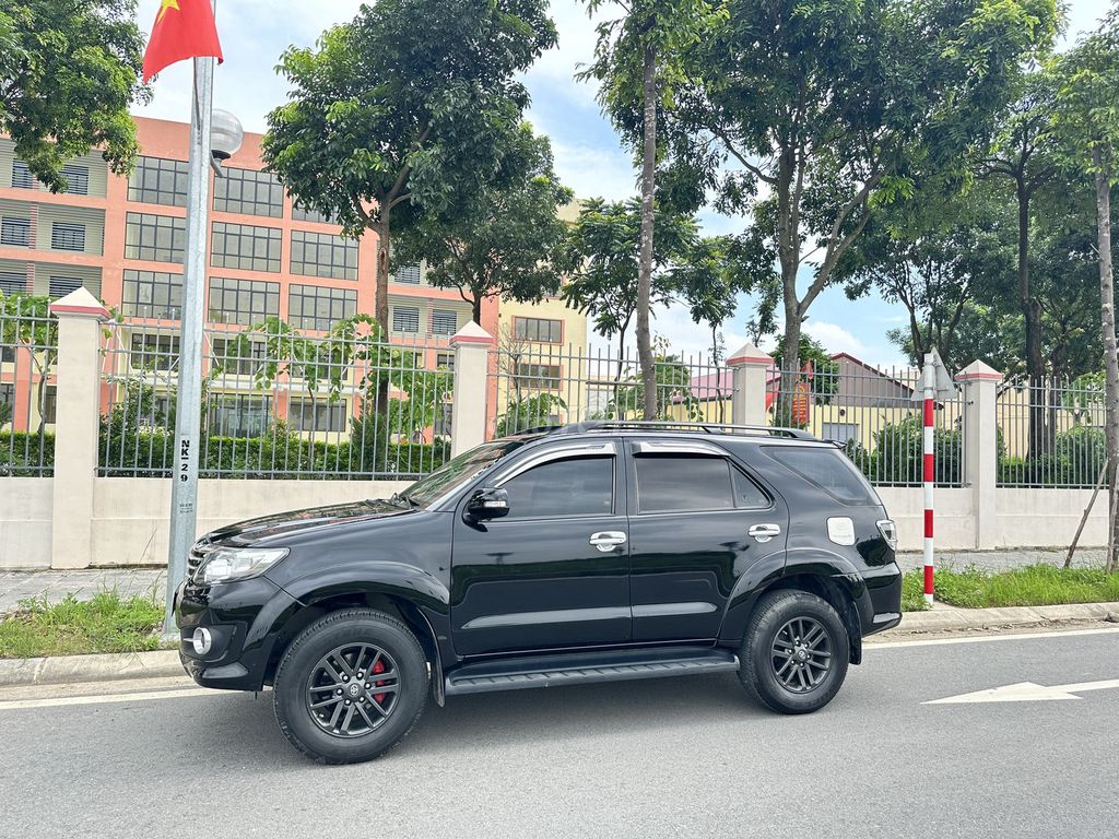Toyota Fortuner 2015 Đen. Mua bán Ô tô tại Huyện Đông Anh Hà Nội được đăng bởi Ngô Anh Minh hình 17