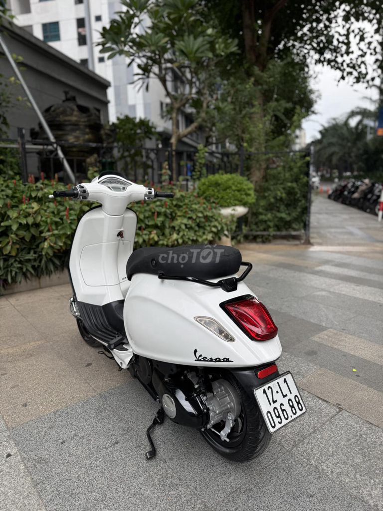 VESPA SPRINT tặng cặp dầu, gương, thảm trải sàn. Mua bán Xe máy tại Quận Cầu Giấy Hà Nội được đăng bởi minh khang hình 2