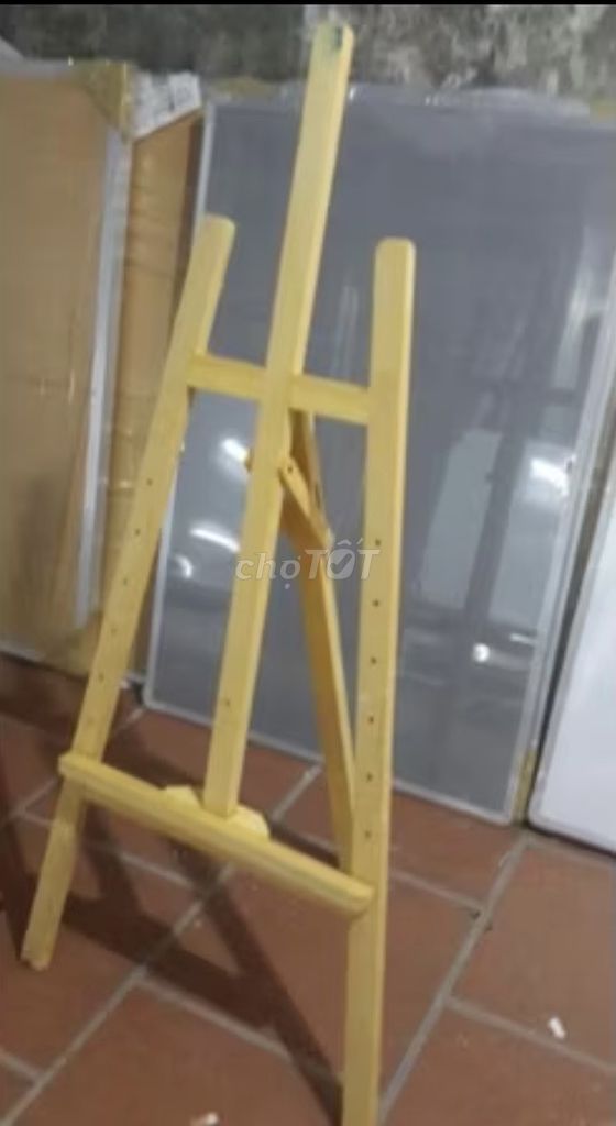 Giá vẽ gỗ thịt Vàng nhạt gần như mới