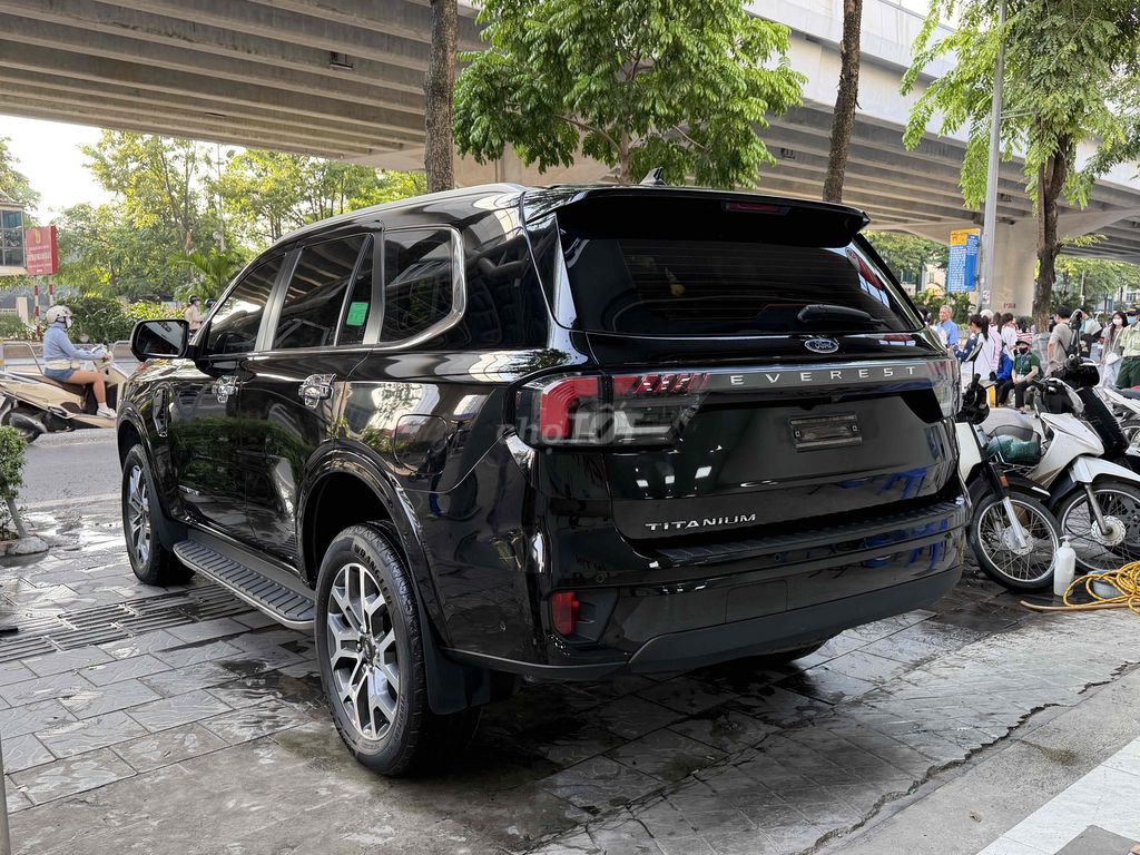 Ford Everest Titanium 2024 4x4 Plus 50000 км Черный