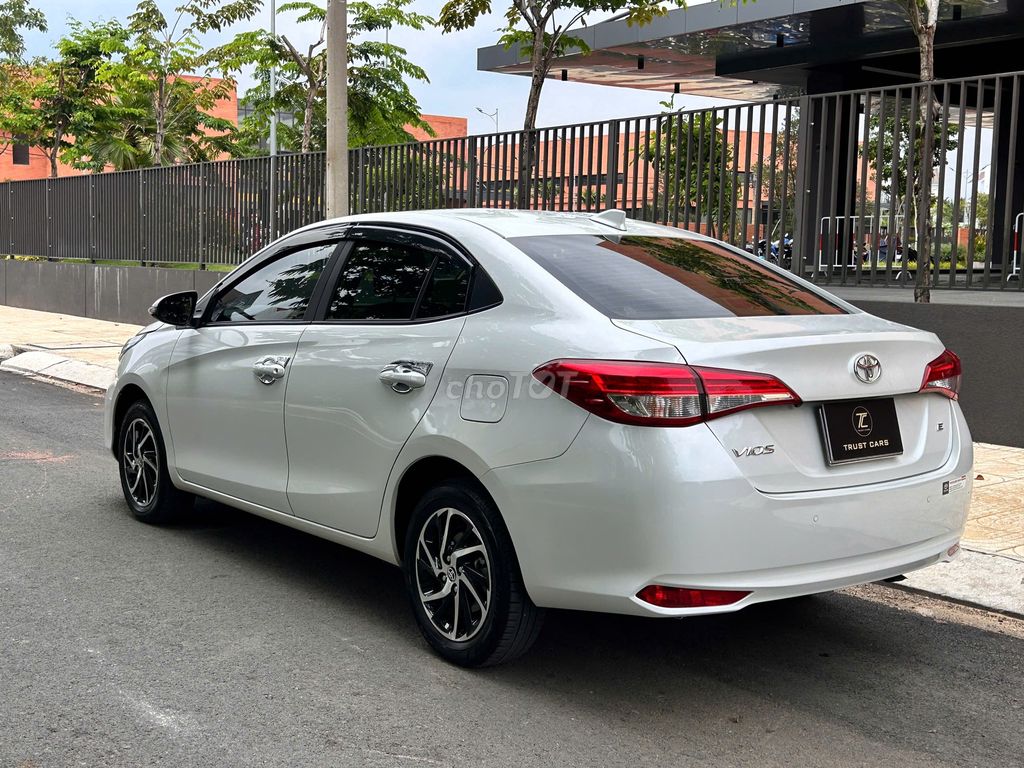 Toyota Vios E tự động | SX 2022. Mua bán Ô tô tại Quận 8 Tp Hồ Chí Minh được đăng bởi Cửa hàng ô tô cũ TRUST CARS hình 4