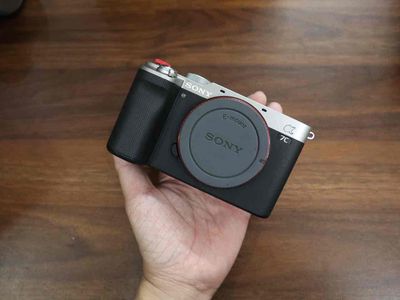 máy ảnh Sony A7C đẹp màu bạc