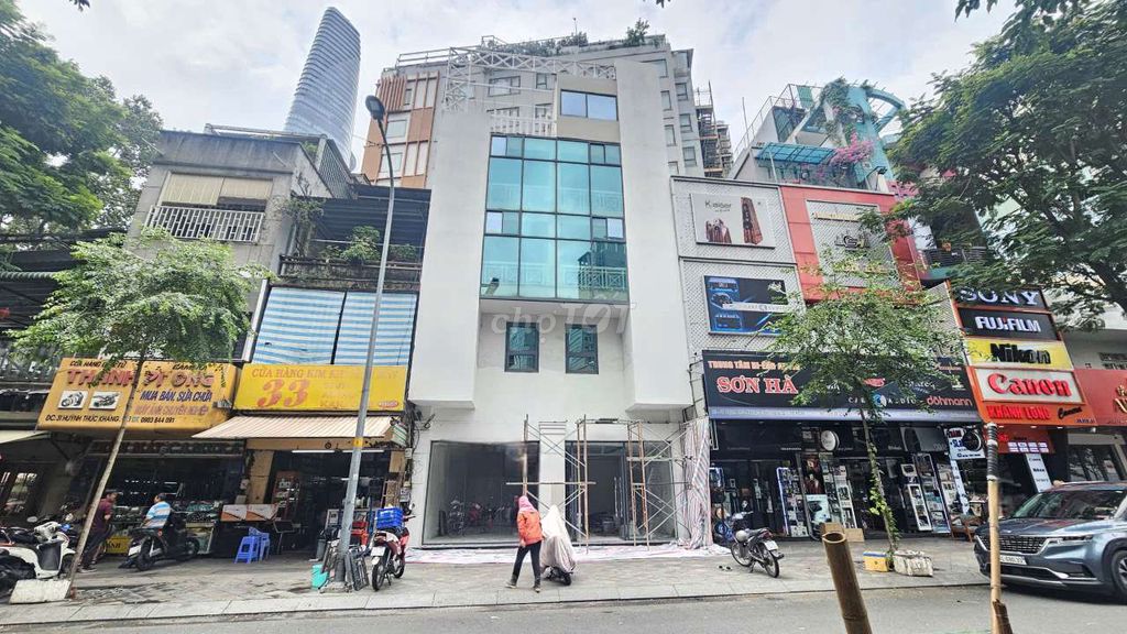 ​MẶT TIỀN NGUYỄN THỊ MINH KHAI, Q.1 – ĐOẠN ĐẸP NHẤT, VỈA HÈ RỘNG