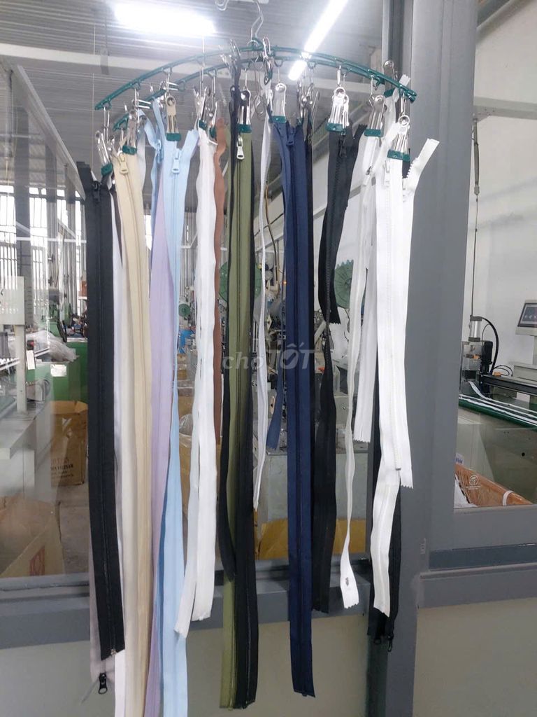 Dây kéo Lê Gia Kim loại, Vải. Mua bán Phụ kiện thời trang khác tại Thành phố Dĩ An Bình Dương được đăng bởi Kitty Nguyễn hình 1