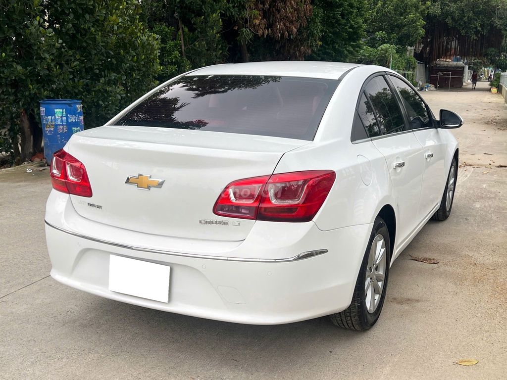 Chevrolet Cruze 1.6 механическая коробка 2018 белый