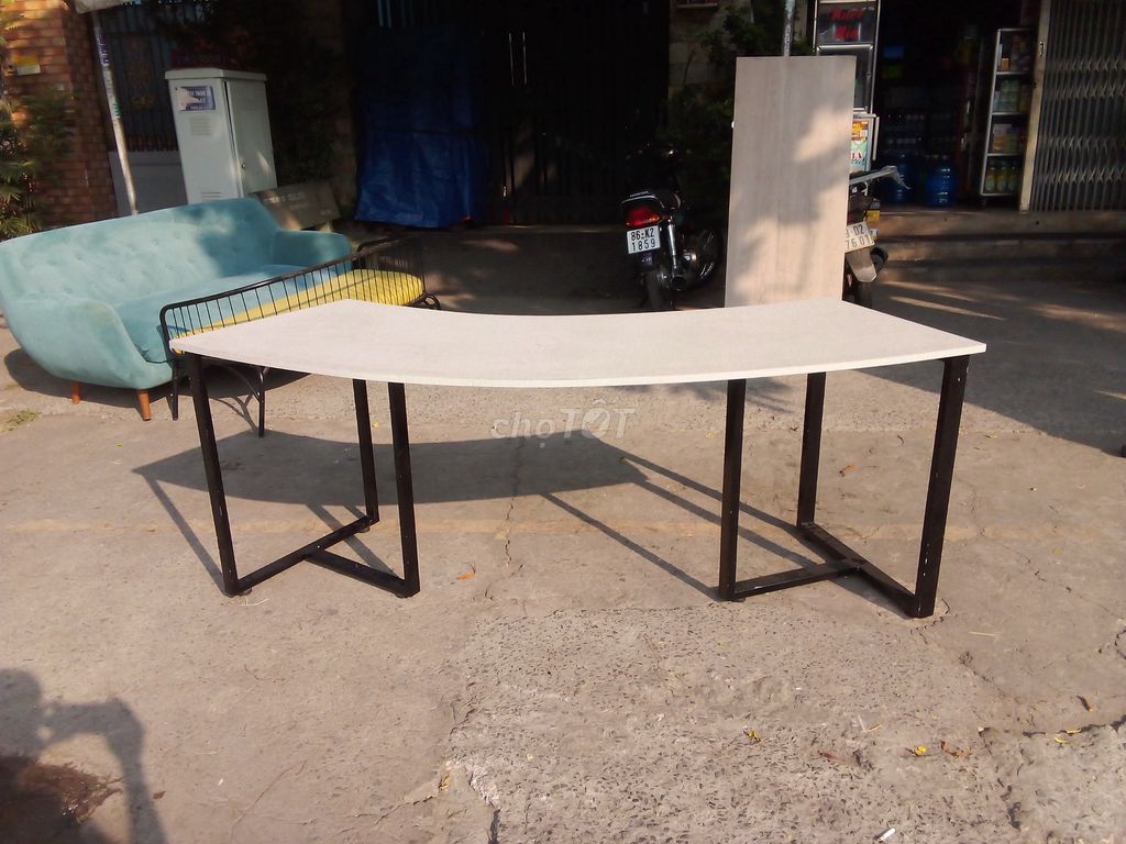 BÀN LÀM VIỆC BO CÔNG,BÀN 1M8 X 60CM,BÀN CONG