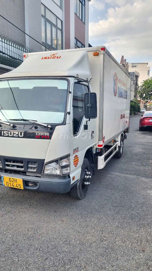 ISUZU QkR 270 đời 2021 thùng kín compisite