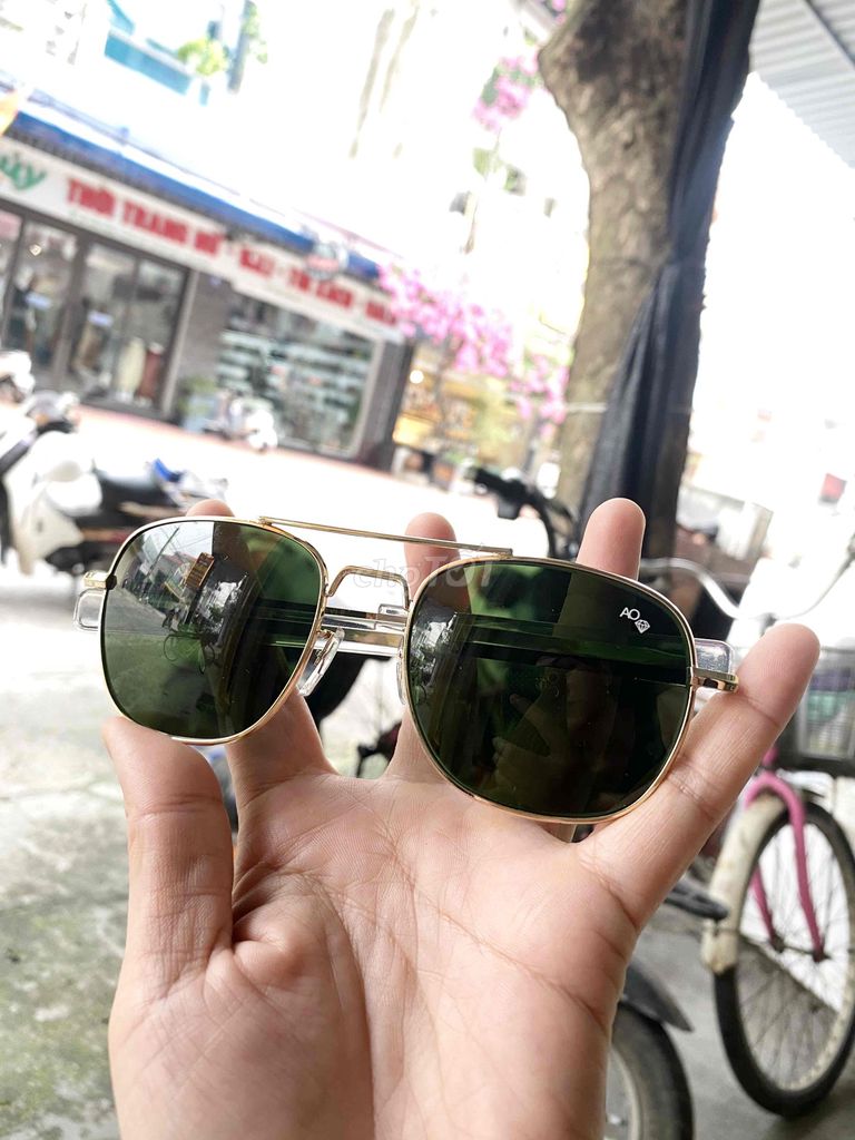 Kính râm American Optical AO8054 Vàng Mỹ. Mua bán Phụ kiện thời trang khác tại Thành phố Chí Linh Hải Dương được đăng bởi Quỳnh Nga 2hand hình 1