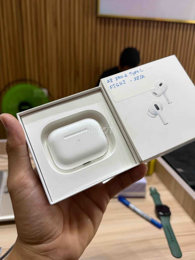 Apple AirPods Pro 2 Trắng Type C Đã sử dụng. Mua bán Tivi, Âm thanh tại Quận 10 Tp Hồ Chí Minh được đăng bởi Le Tuan hình 1