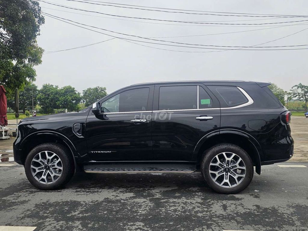 Ford Everest Titanium 2026 Đen