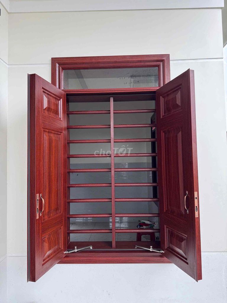 Cửa sổ thép vân gỗ - SaiGonDoor