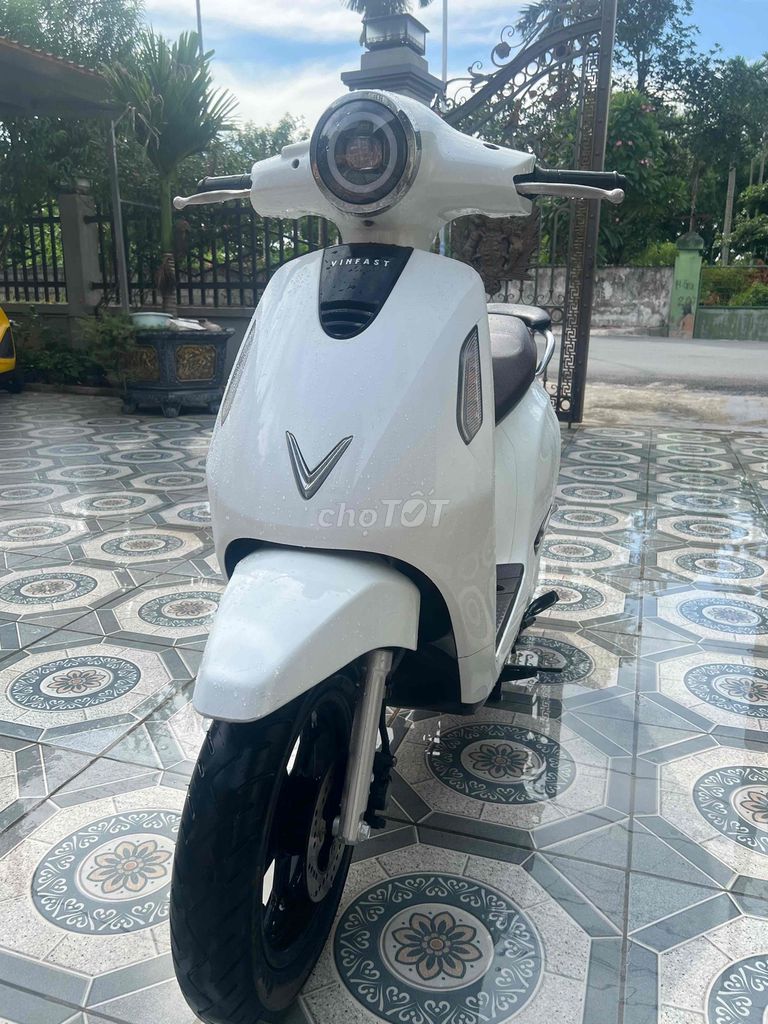 Электроскутер VinFast Evo200 lite, белый, 8000 км