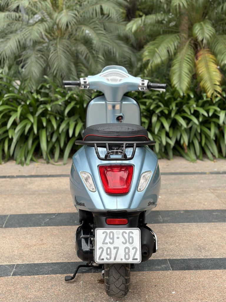 Vespa sprint tặng cặp dầu ắc quy hỗ trợ ship