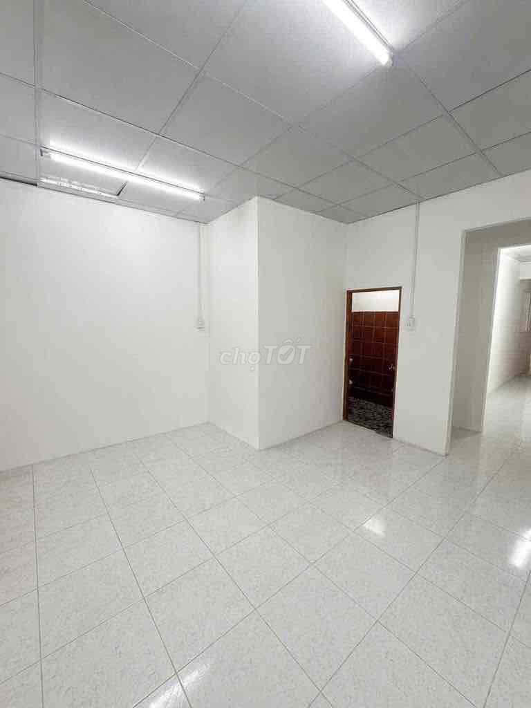 Nhà làm kho xưởng vp cty 200m2 PVĐồng gần Gigamall