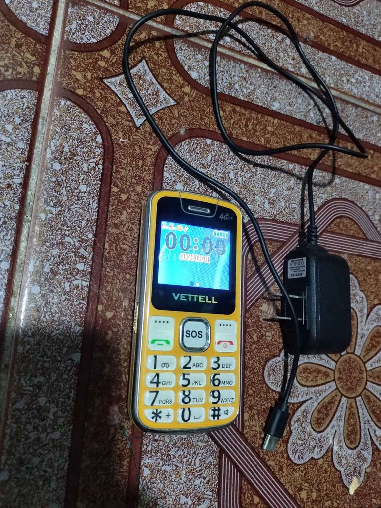 Điện thoại Viettel V6 Vàng Đèn pin Loa lớn. Mua bán Điện thoại tại Huyện Hóc Môn Tp Hồ Chí Minh được đăng bởi Kỷ Thành Dũng hình 1