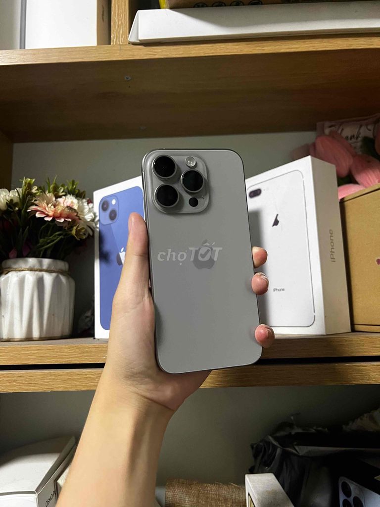 iPhone 15 Pro Titan Lock Esim như QUỐC TẾ. Mua bán Điện thoại tại Quận 7 Tp Hồ Chí Minh được đăng bởi Trâm bán táo  hình 1