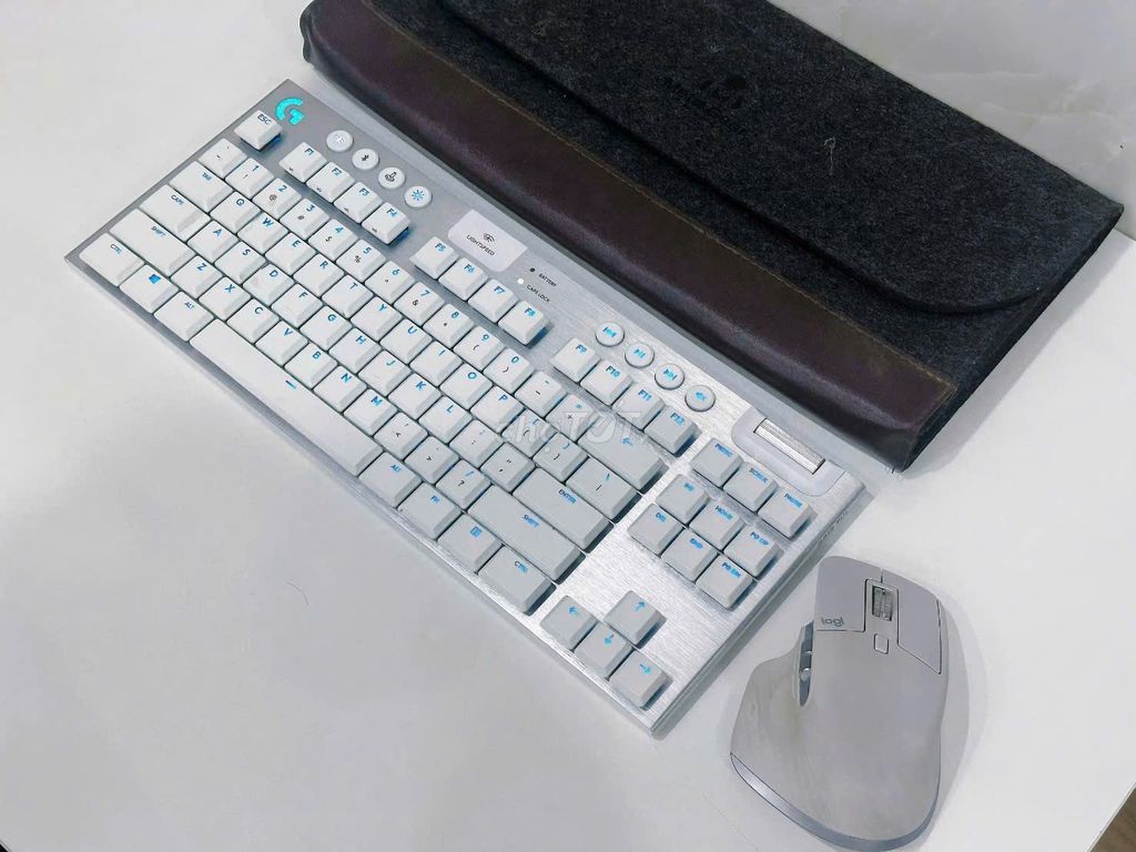 Bàn phím Logitech G913 Bạc Likenew. Mua bán Phụ kiện (Màn hình, Chuột...) tại Quận Gò Vấp Tp Hồ Chí Minh được đăng bởi Thắng Đức hình 1