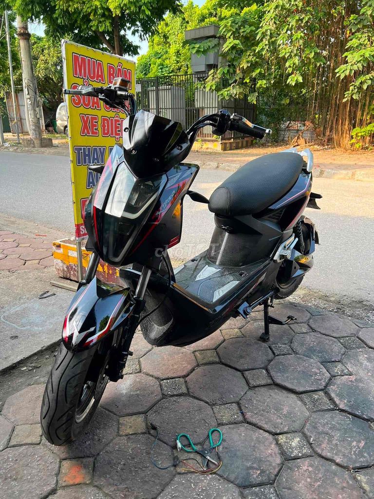 Электроскутер Yadea Xtreme черный 40км